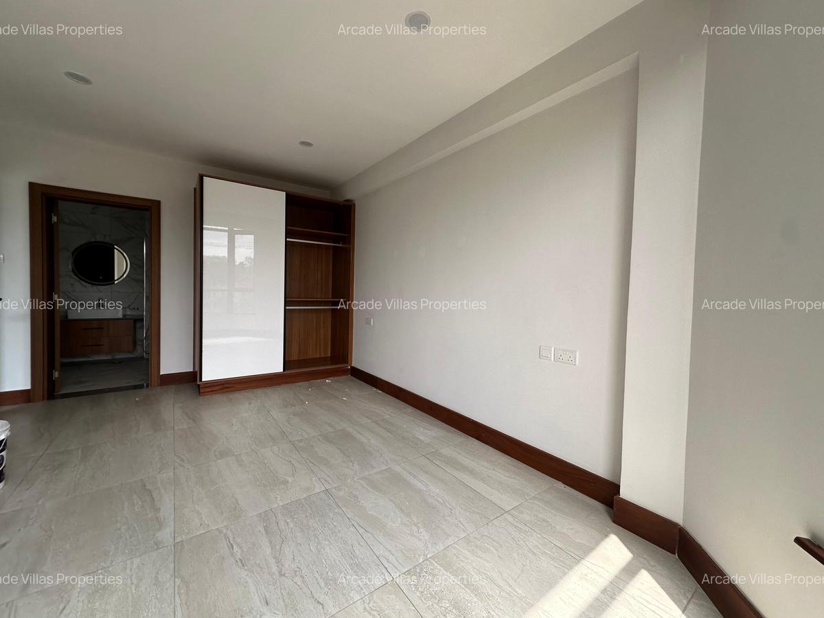 3 Bed Apartment with En Suite in Westlands Area - 17