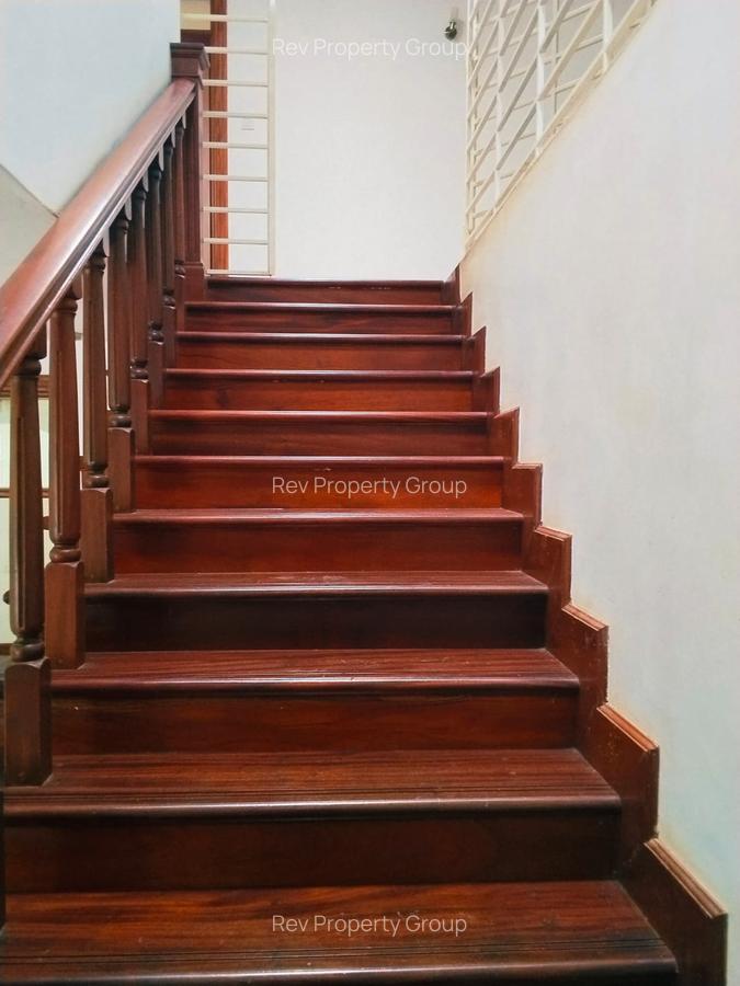 4 Bed Villa with En Suite in Rosslyn - 10