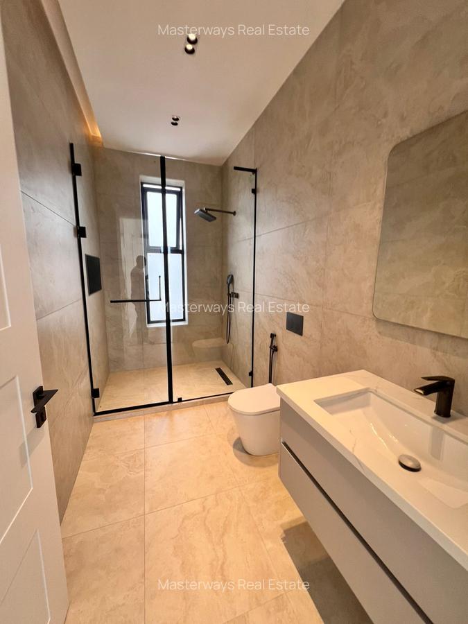 5 Bed Villa with En Suite in Runda - 16