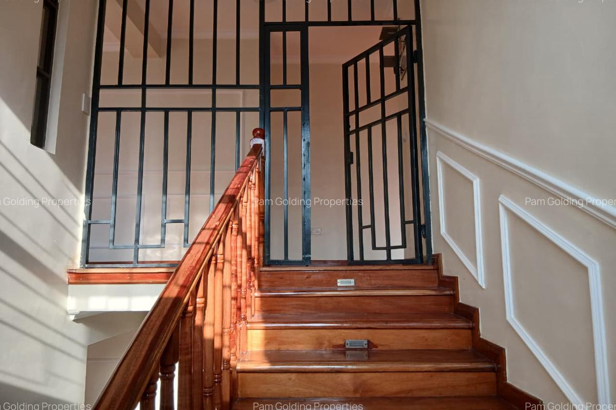 4 Bed House with En Suite at Membley - 7