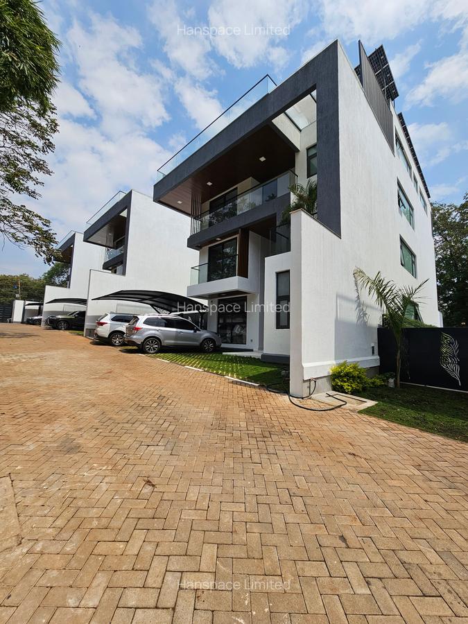 6 Bed Villa with En Suite in Lavington - 1