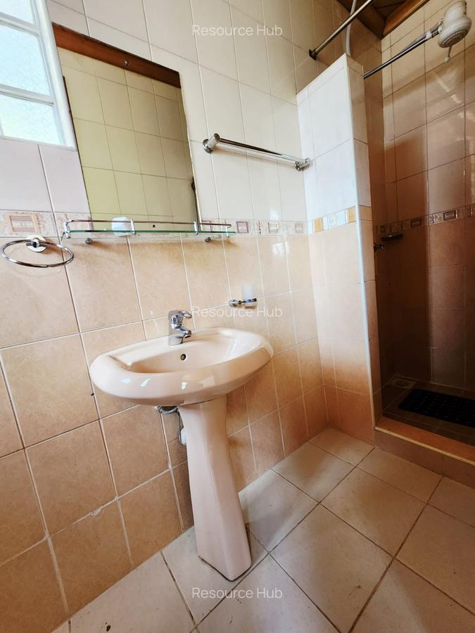 4 Bed Townhouse with En Suite at Lavington - 16