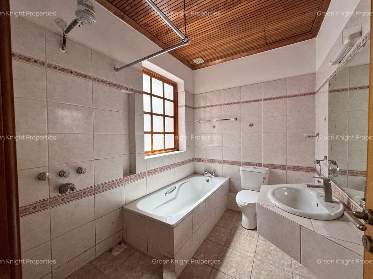4 Bed Townhouse with En Suite in Kilimani - 12
