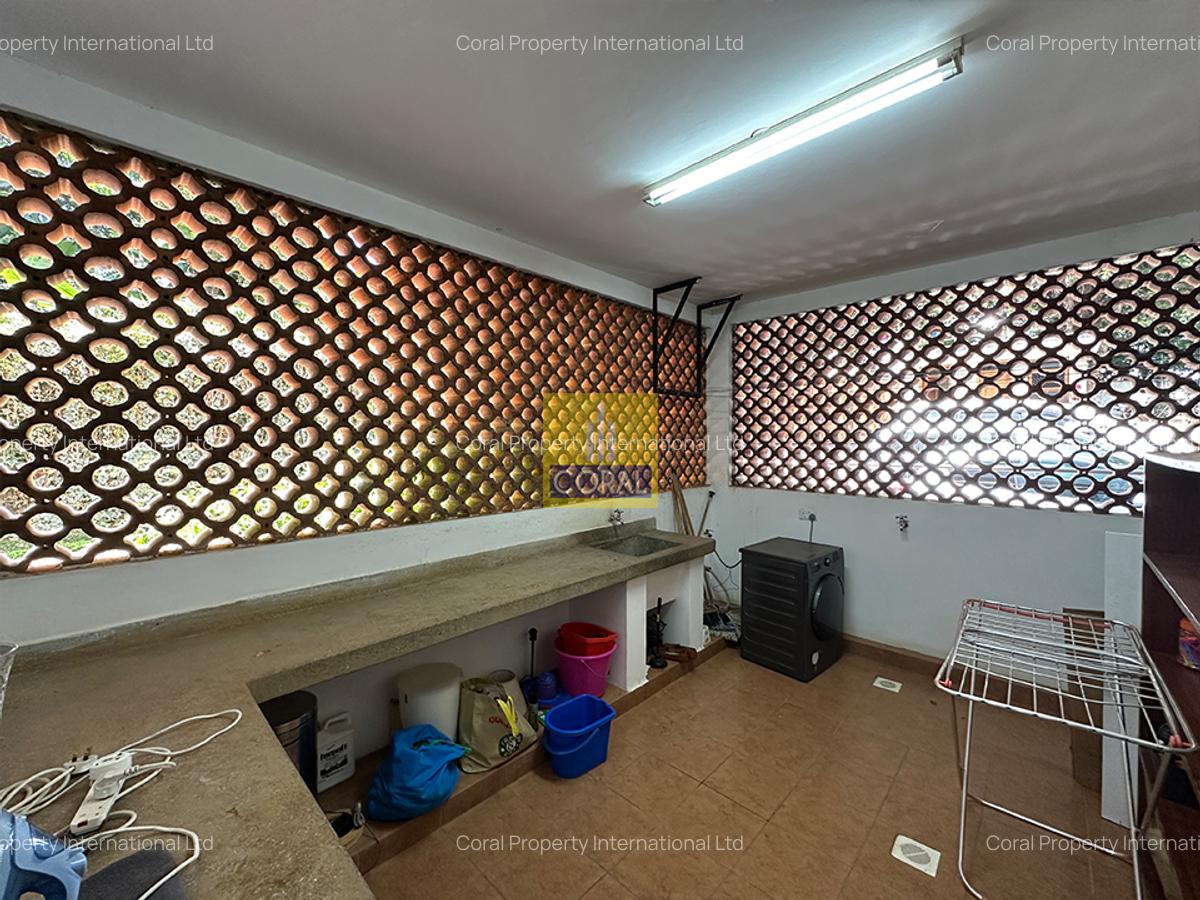 4 Bed Apartment in Riverside - 9
