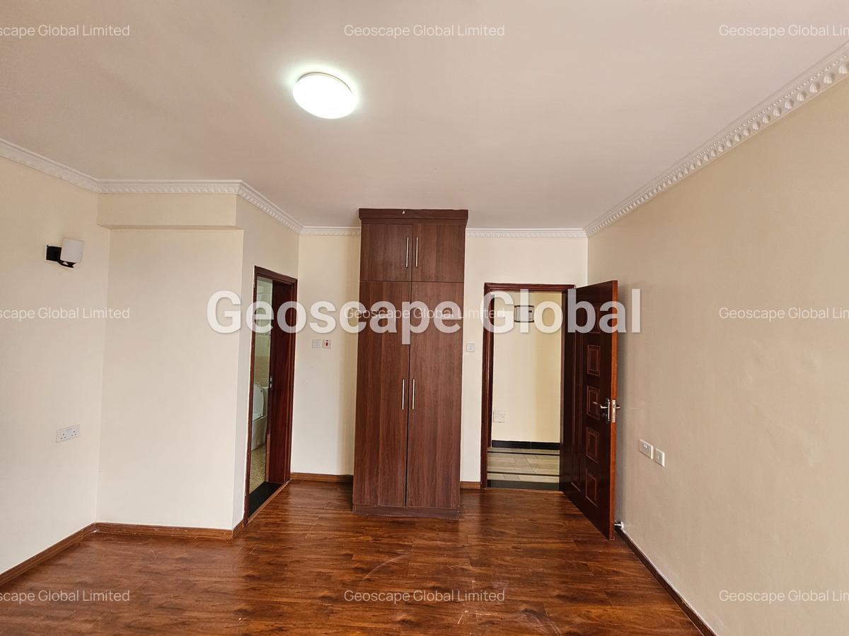 5 Bed House with En Suite in Lavington - 10