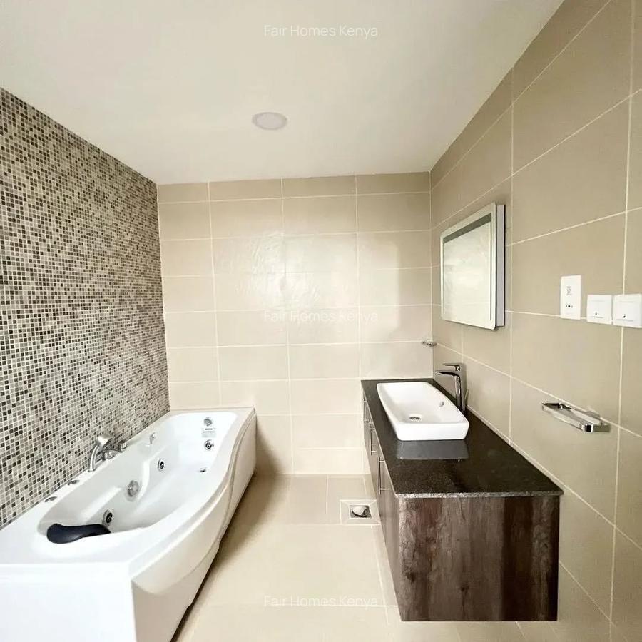 4 Bed Apartment with En Suite at Valley Arcade - 10