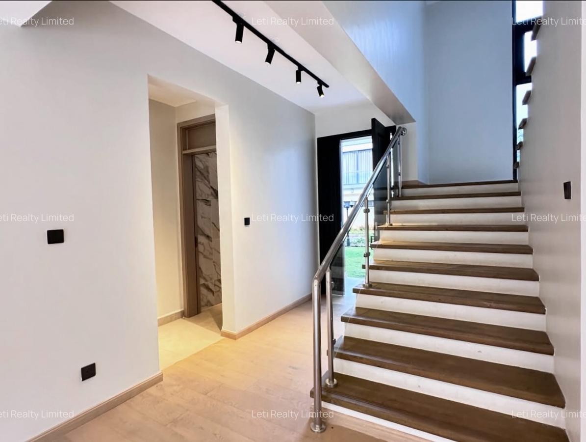 5 Bed Townhouse with En Suite in Lavington - 6