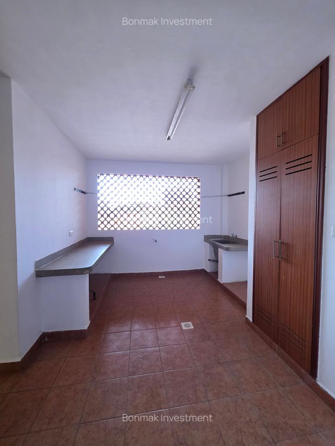 3 Bed Apartment with En Suite at Riverside Drive - 19