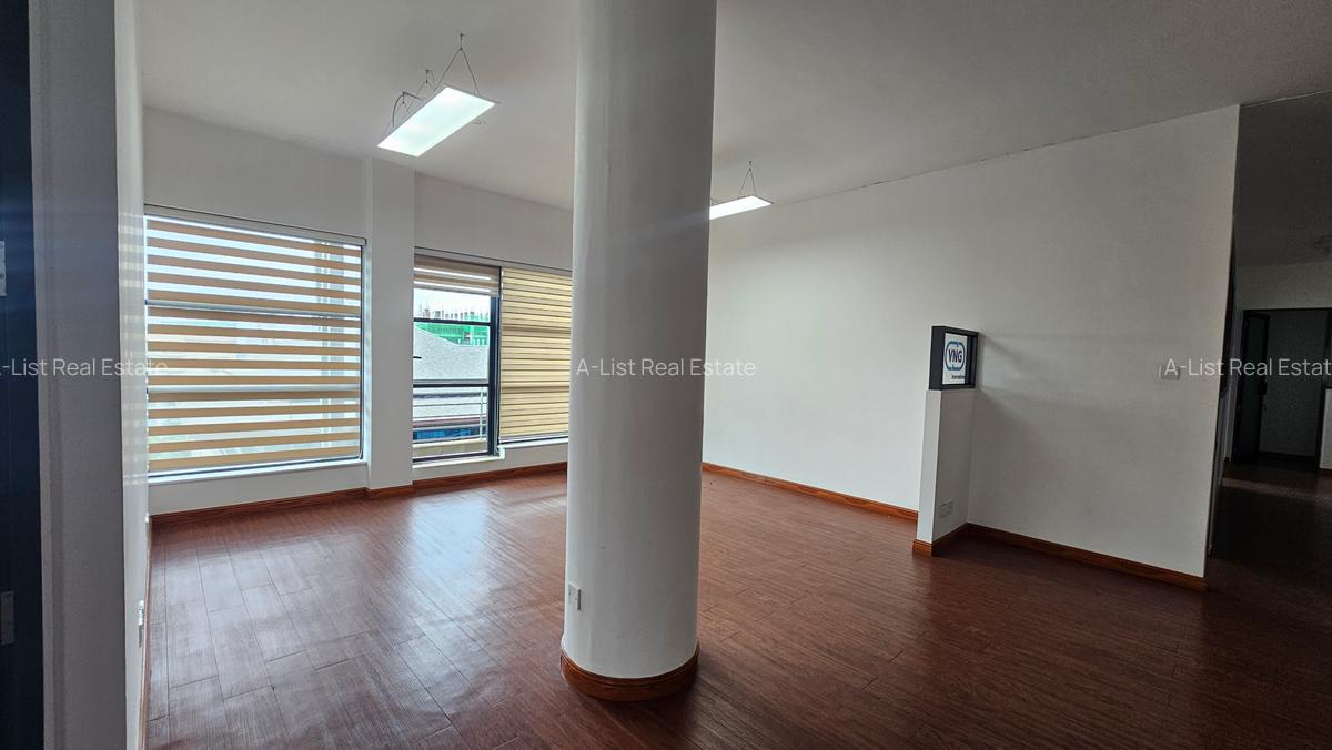 2,734 ft² Office with Service Charge Included at Riverside Drive - 5