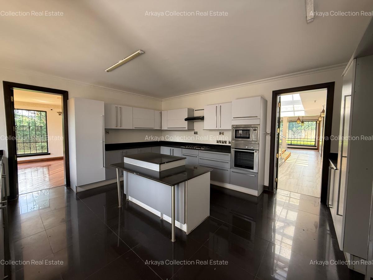 5 Bed House with En Suite in Runda - 4