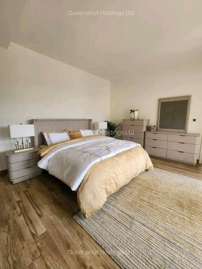 3 Bed Apartment with En Suite in Riverside - 5