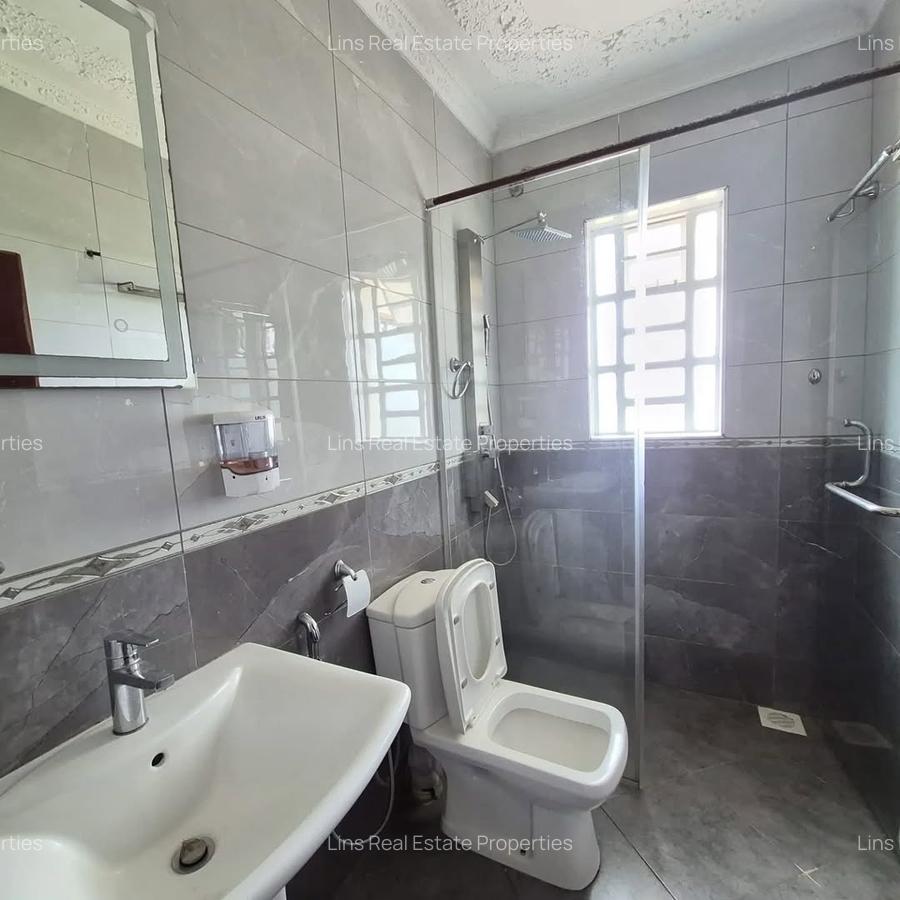 6 Bed House with En Suite in Runda - 11