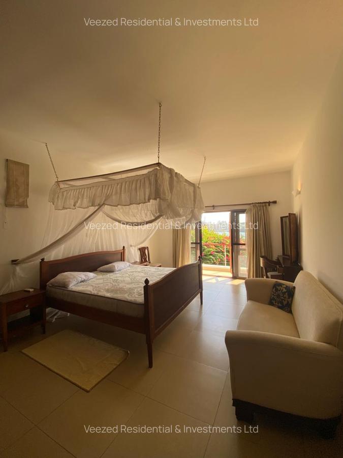 Furnished 3 Bed Apartment with En Suite in Nyali Area - 16