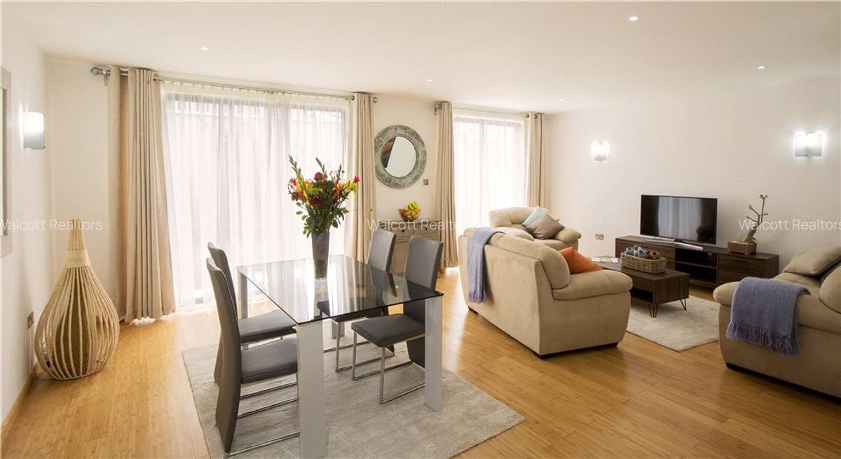 4 Bed Villa with En Suite in Garden Estate - 1