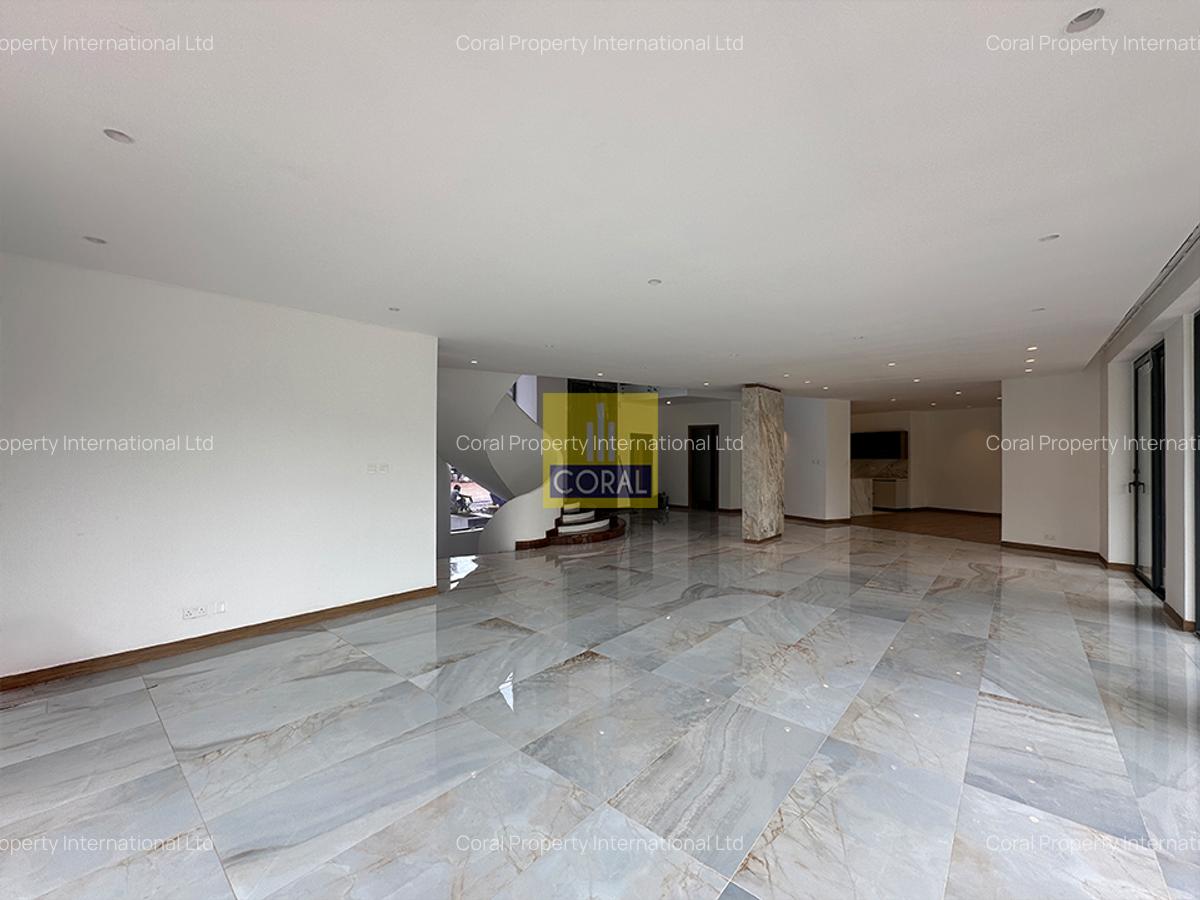 5 Bed House in Rosslyn - 2