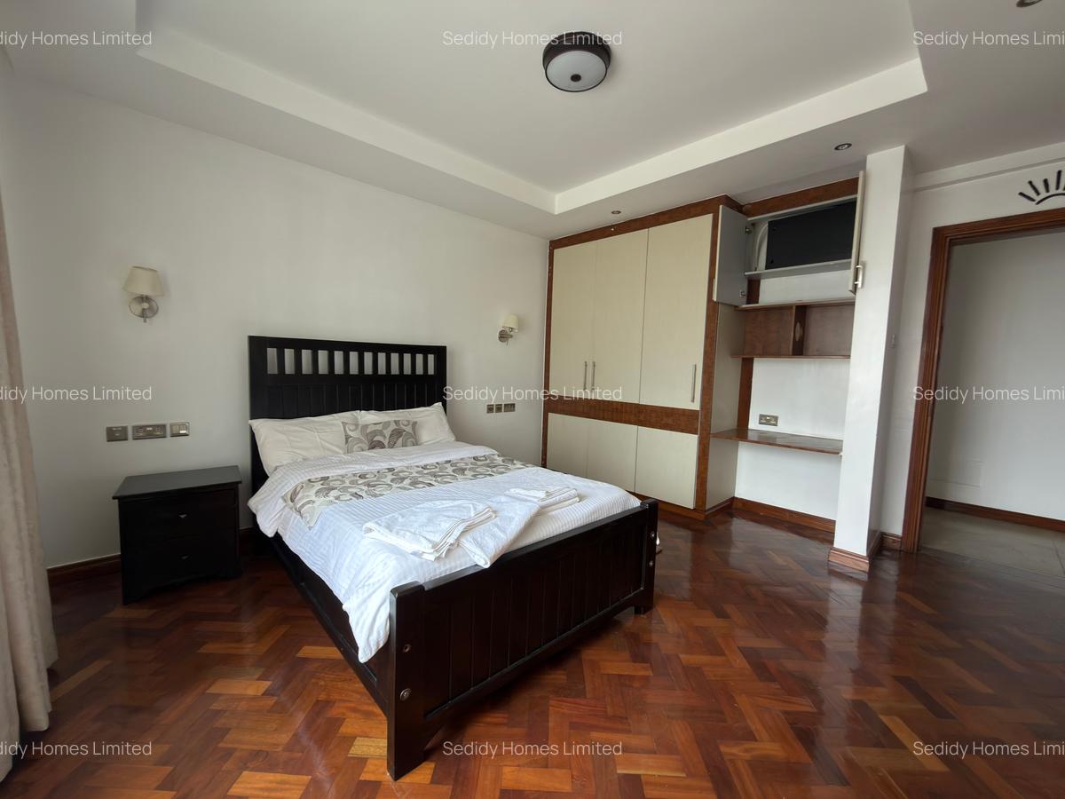 3 Bed Apartment with En Suite in Riverside - 10