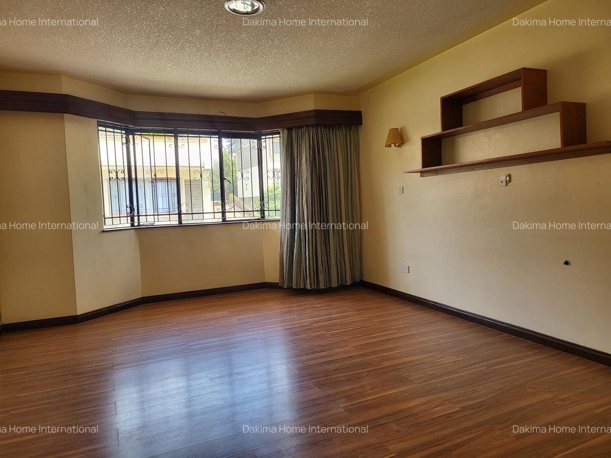 4 Bed Townhouse with En Suite in Brookside - 15