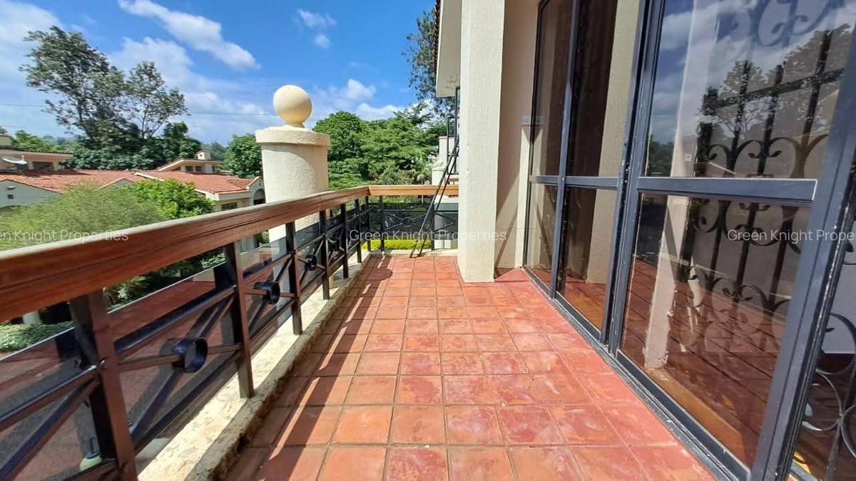 4 Bed Townhouse with En Suite in Spring Valley - 10