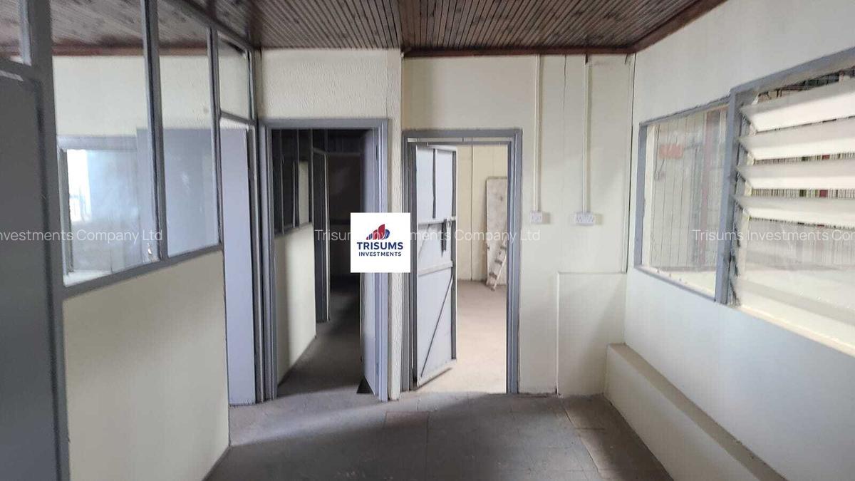22,000 ft² Warehouse with Fibre Internet in Industrial Area - 8