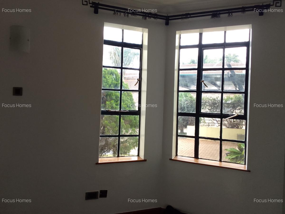 4 Bed Townhouse with En Suite in Lavington - 15