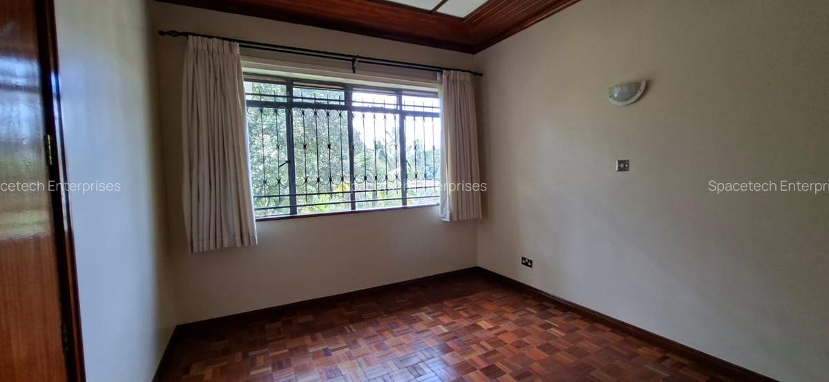 5 Bed House with En Suite in Runda - 11
