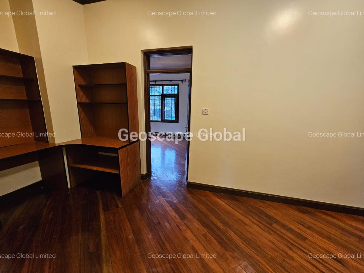4 Bed House with En Suite in Spring Valley - 9