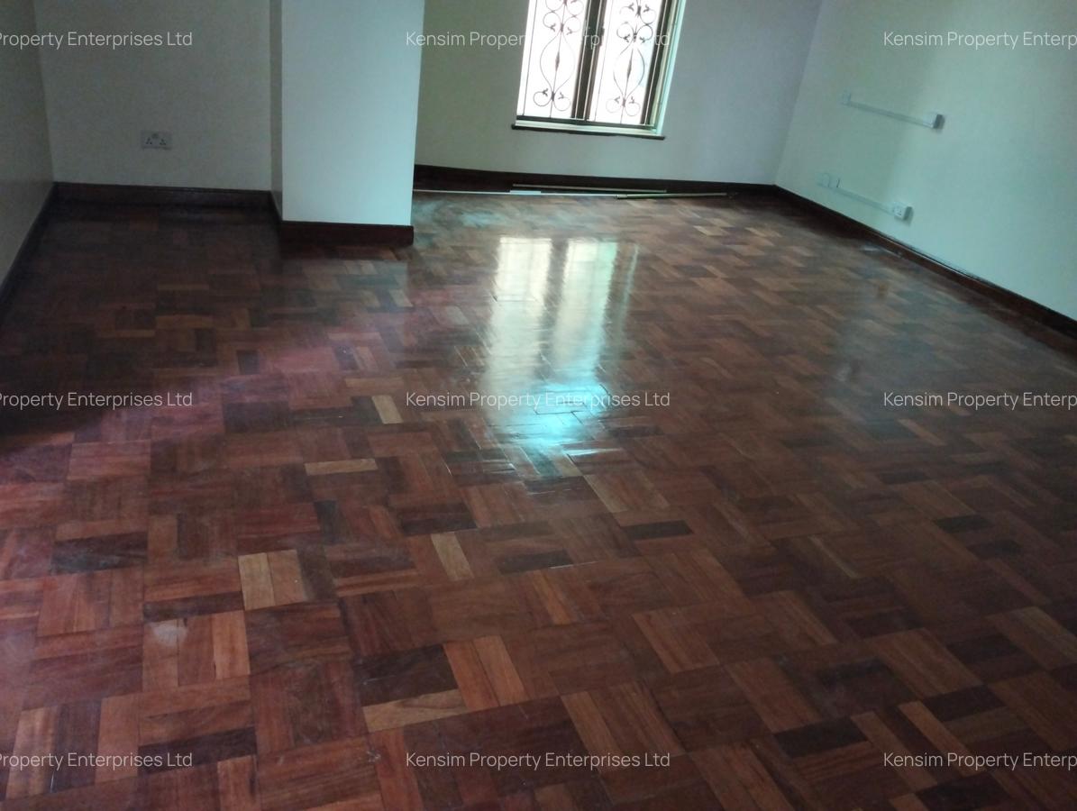 5 Bed Townhouse with En Suite in Lavington - 16