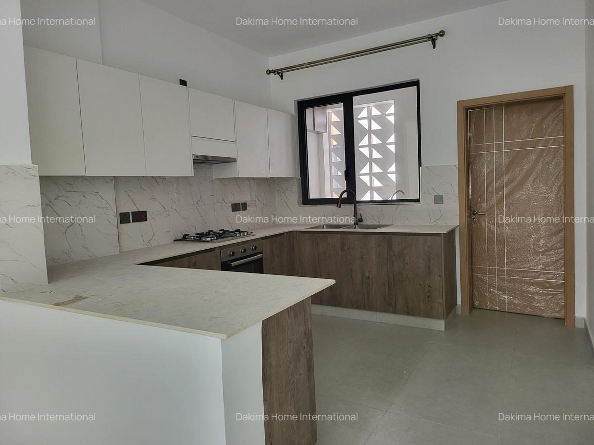 2 Bed Apartment with En Suite in Brookside - 2