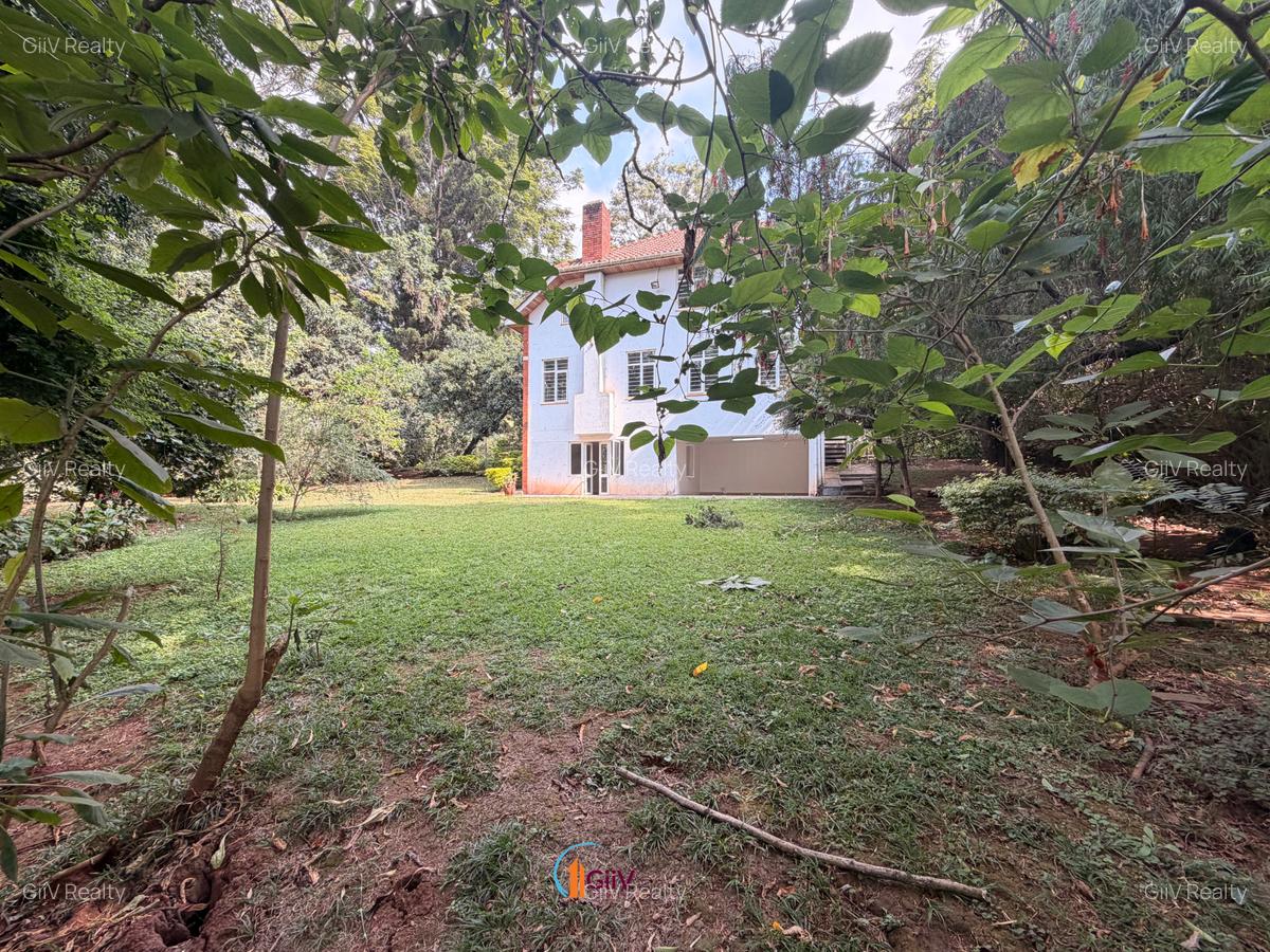 4 Bed House with Swimming Pool in Rosslyn - 2