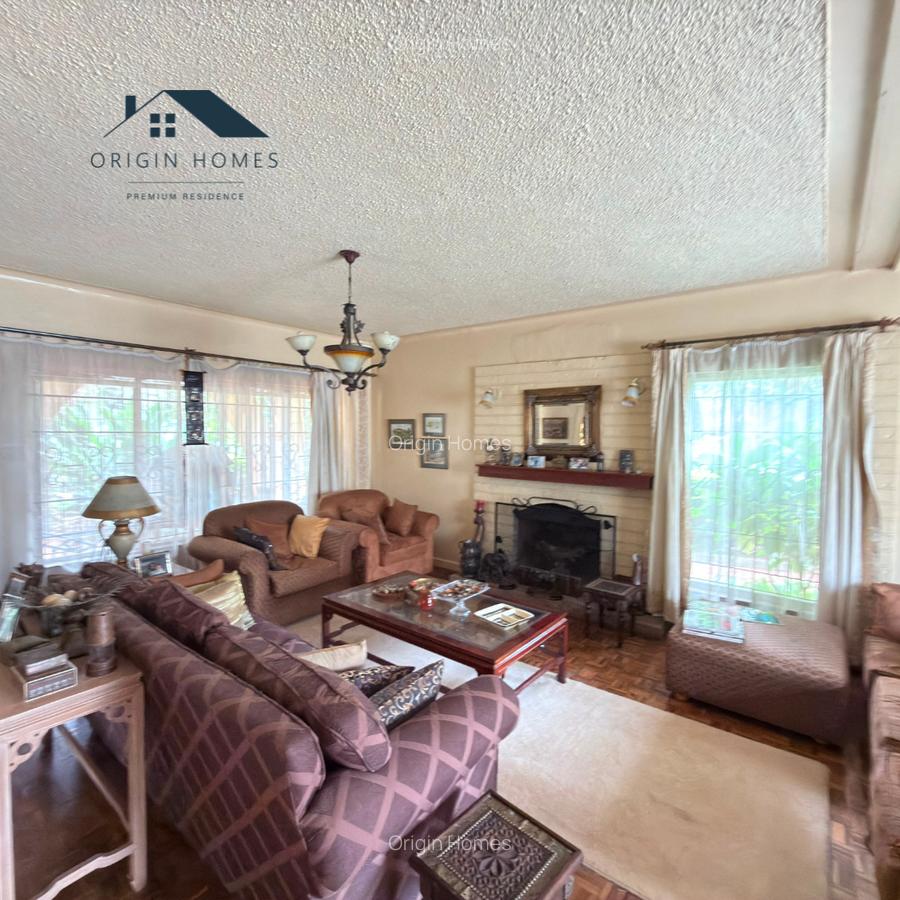 4 Bed House with En Suite at Lavington - 5