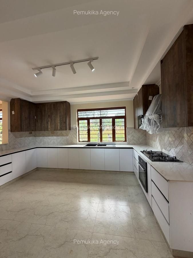 4 Bed House with Swimming Pool at B - 17