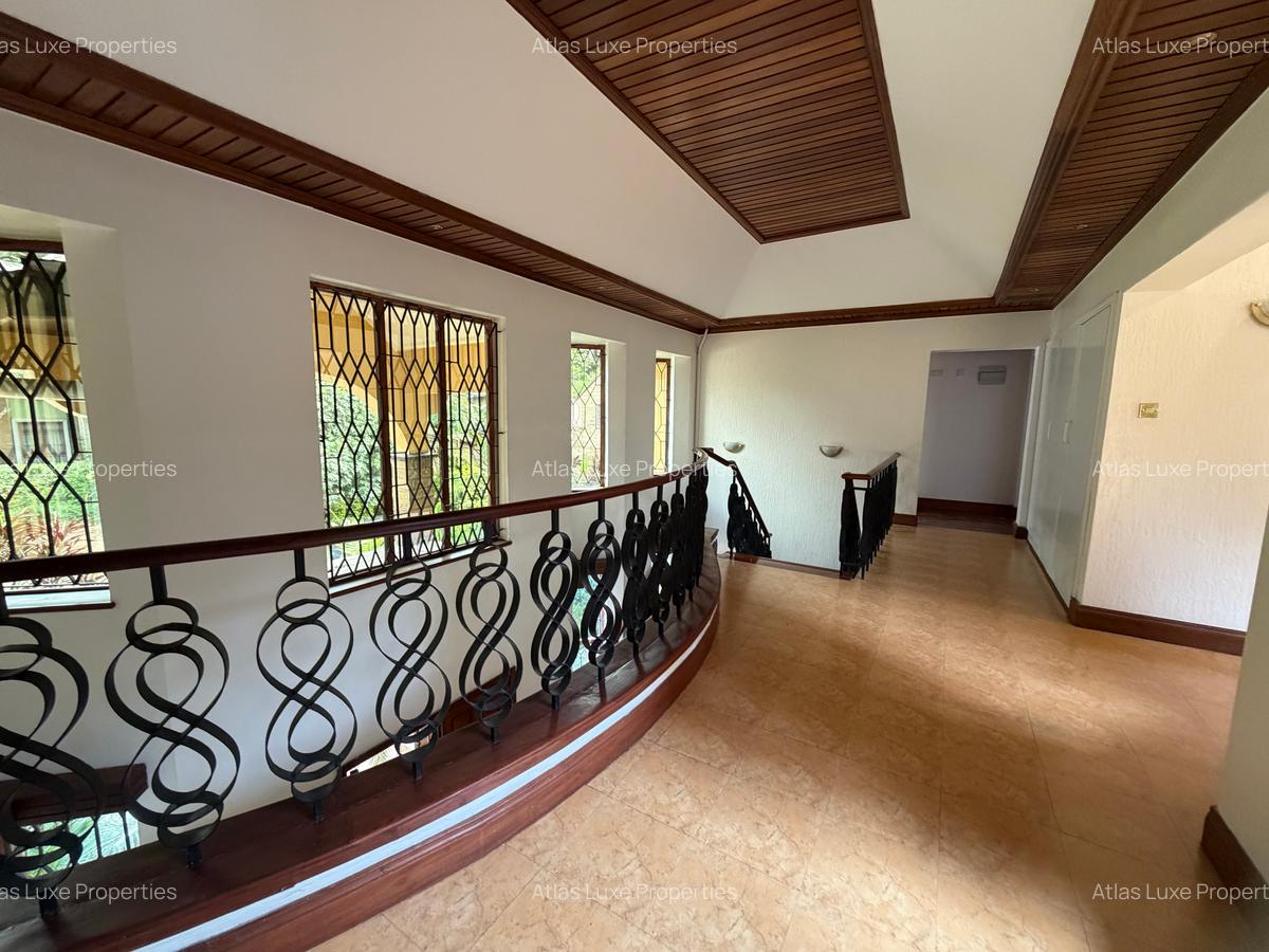 5 Bed Townhouse with En Suite at Old Runda - 15
