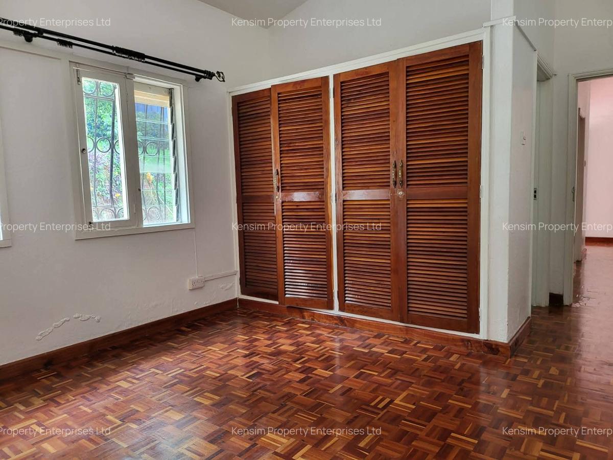 4 Bed House with En Suite in Hill View - 9