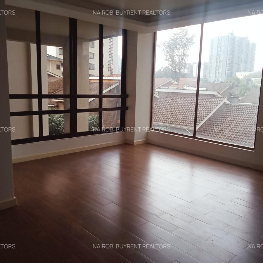 4 Bed Apartment with En Suite in Parklands - 5