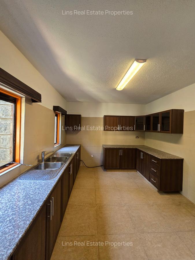4 Bed Apartment with En Suite in Riverside - 8