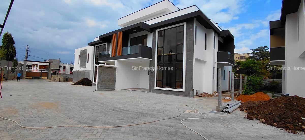 5 Bed Villa with En Suite at 5 Bedroom Villa - 3