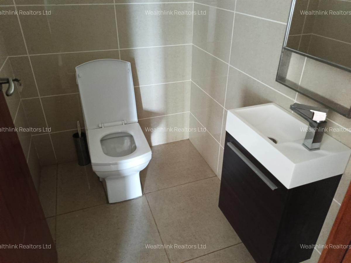 3 Bed Apartment with En Suite at Parklands - 8