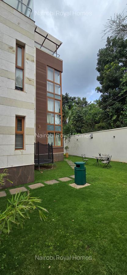 6 Bed Townhouse with En Suite at Lavington Green - 3