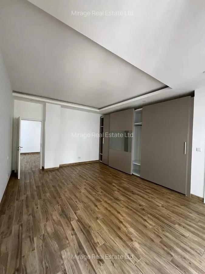 4 Bed Apartment with En Suite in Riverside - 8