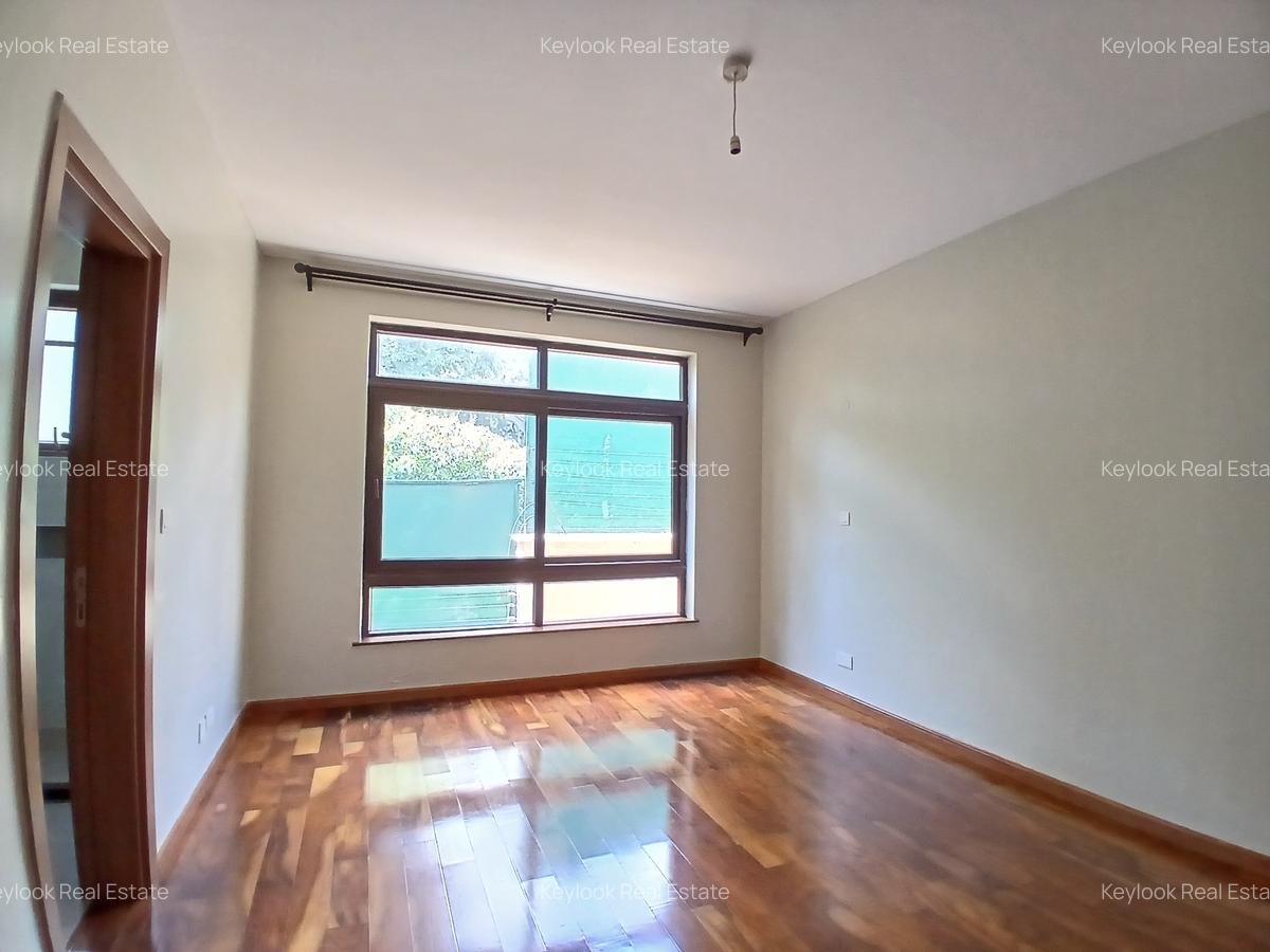 5 Bed Townhouse with En Suite at Lavington Green - 19