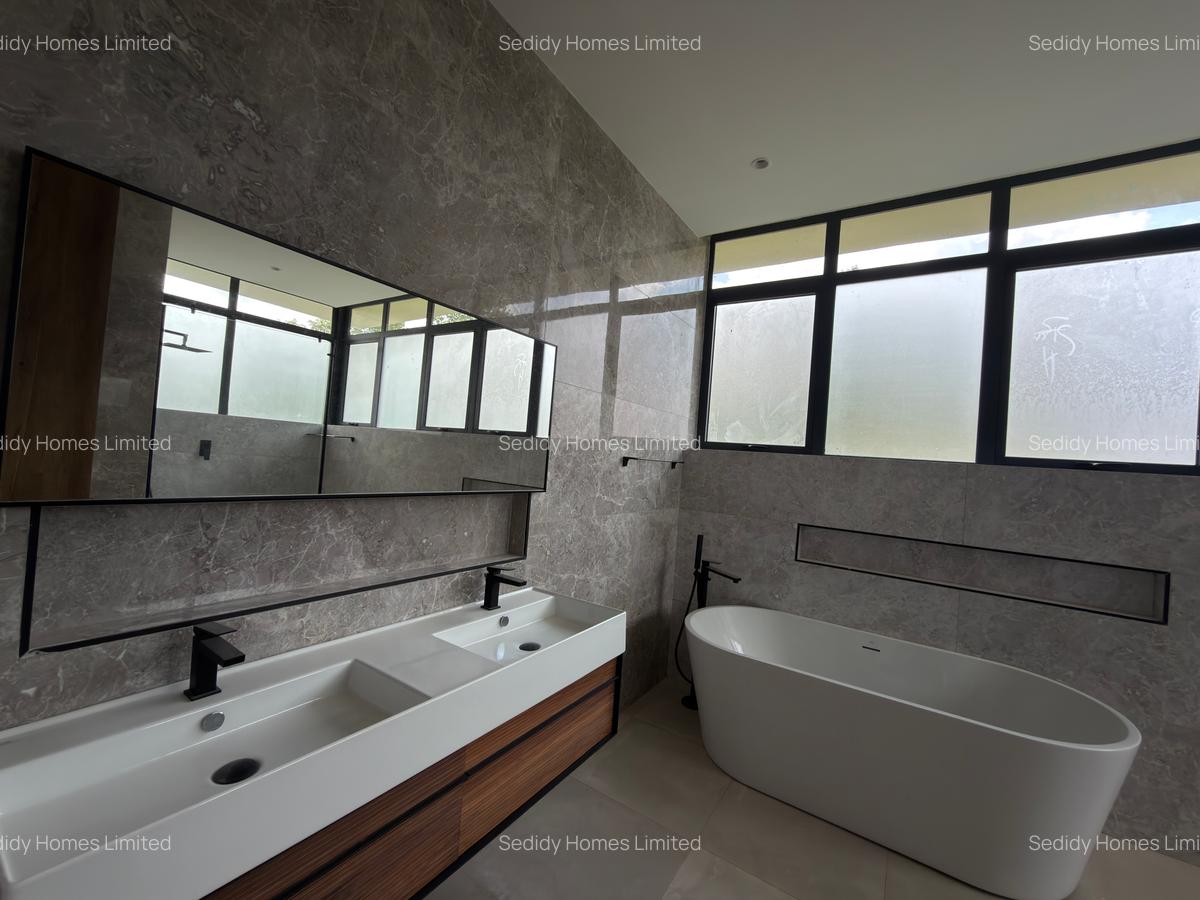 5 Bed Villa with En Suite in Nyari - 13
