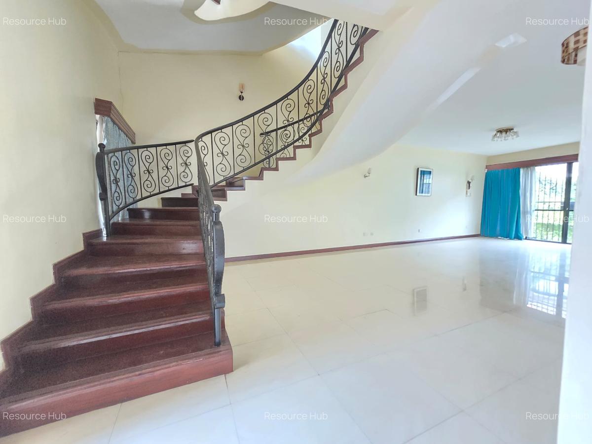 4 Bed Townhouse with En Suite at Off Brook House Drive - 9