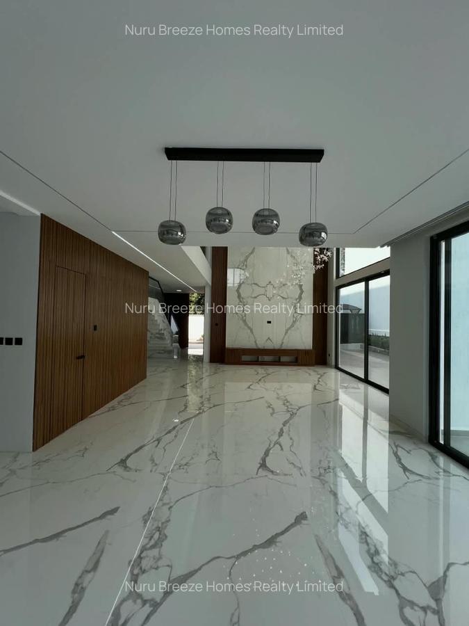 6 Bed Villa with En Suite in Lavington - 2