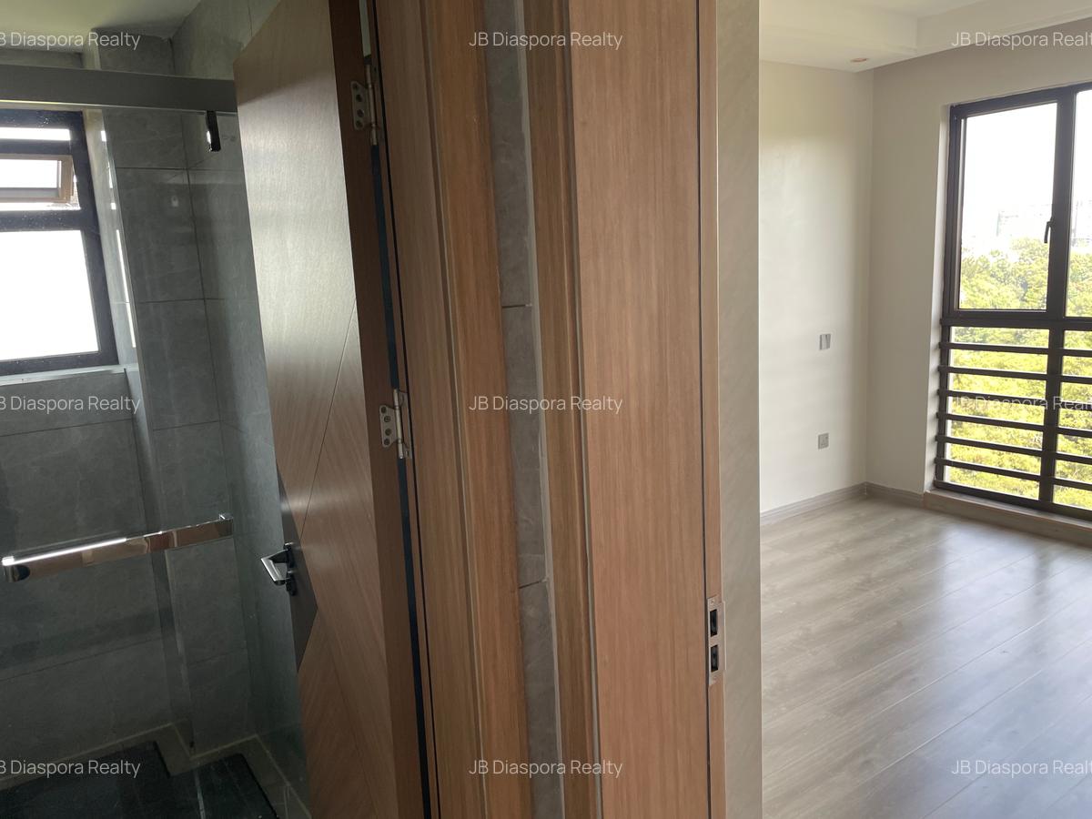 3 Bed Apartment with En Suite in Riverside - 13