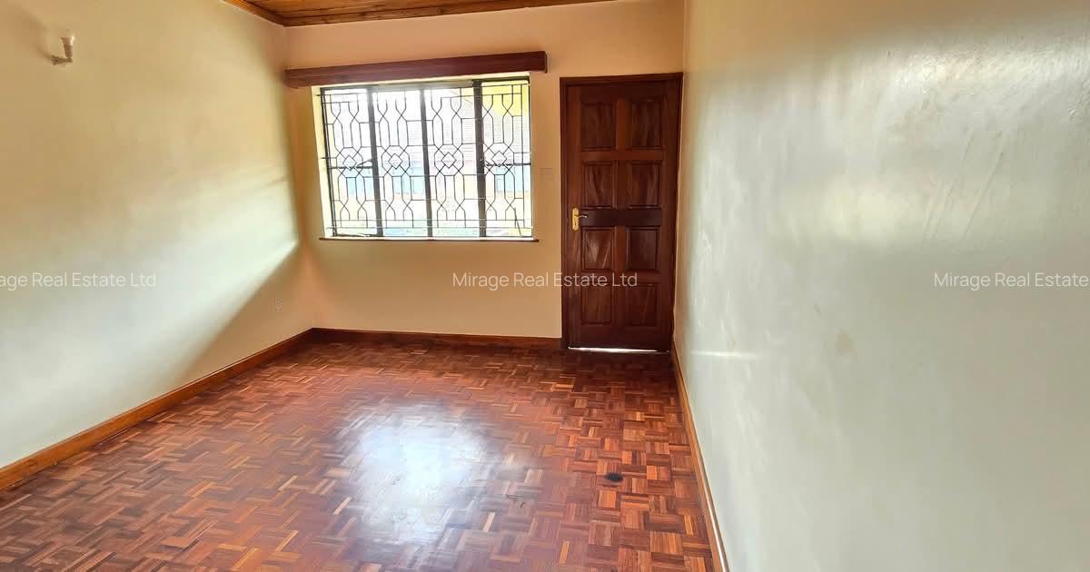 4 Bed House with En Suite in Lavington - 11