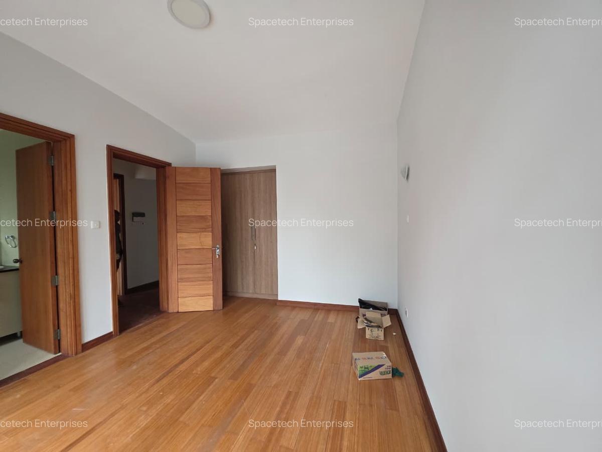 5 Bed Townhouse with En Suite in Spring Valley - 10