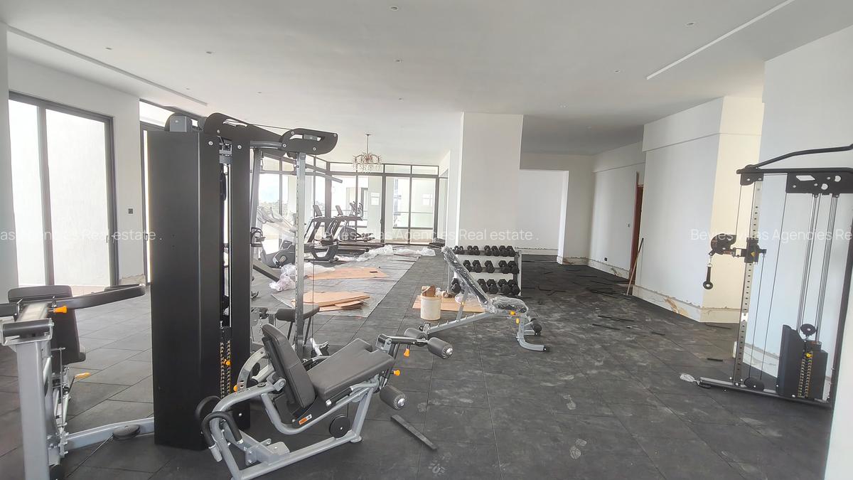 3 Bed Apartment with En Suite at Riverside - 2