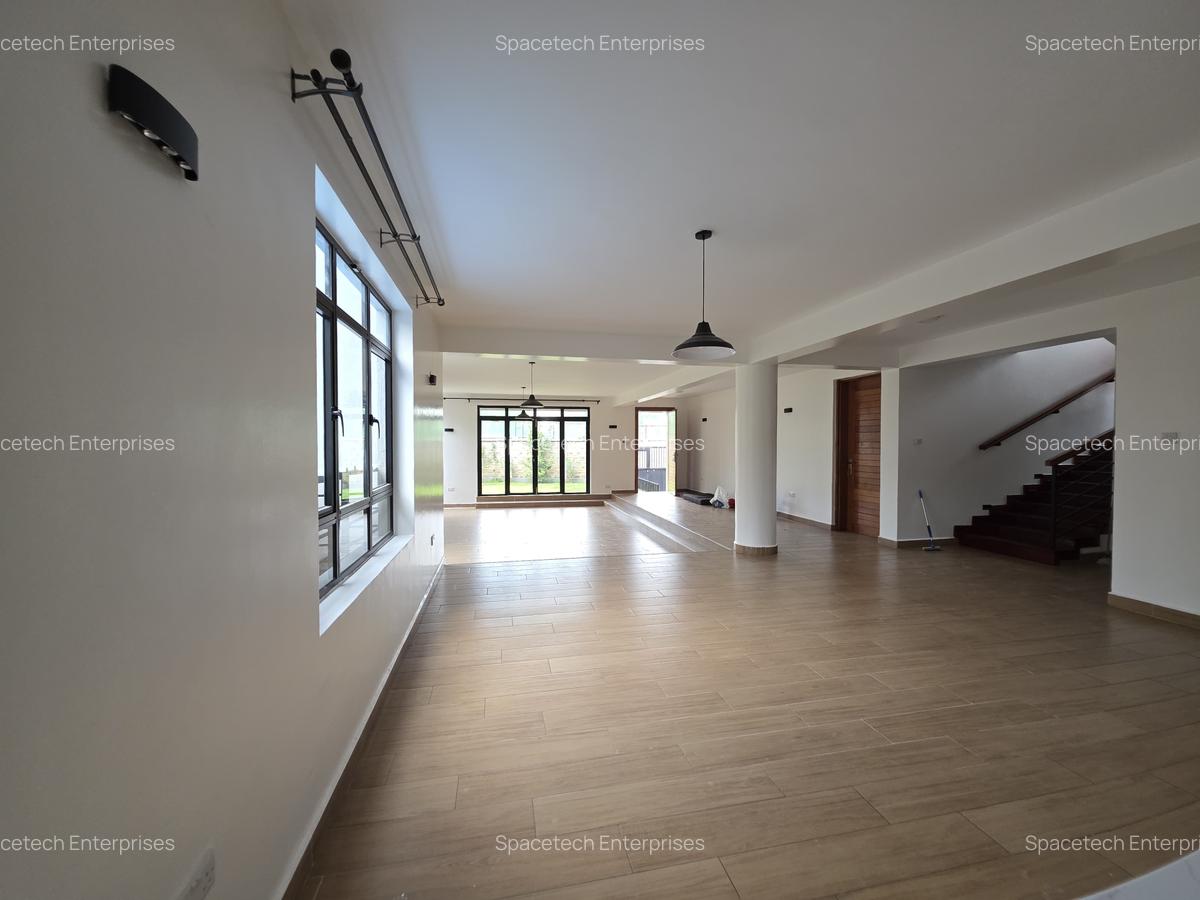 5 Bed Townhouse with En Suite in Ridgeways - 20