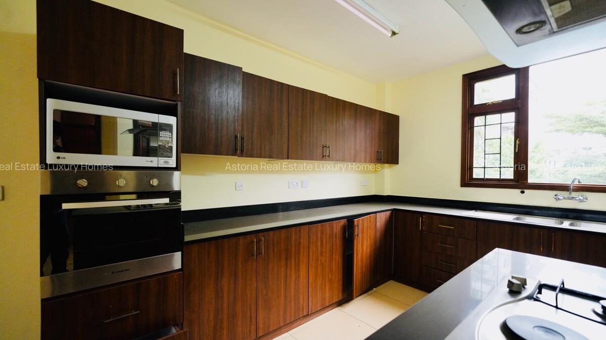 3 Bed Apartment with En Suite at 2026-536 3 Bed - 6