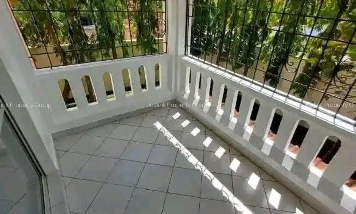 3 Bed Townhouse with En Suite at Greenwood Drive - 8